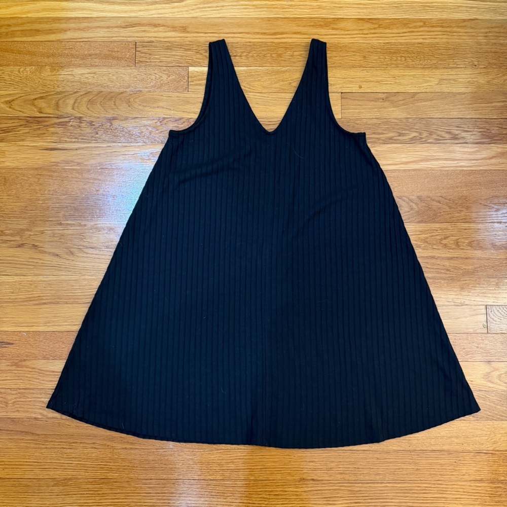 American Eagle Sleeveless V-neck Ribbed Mini Dress in Black - Size Medium